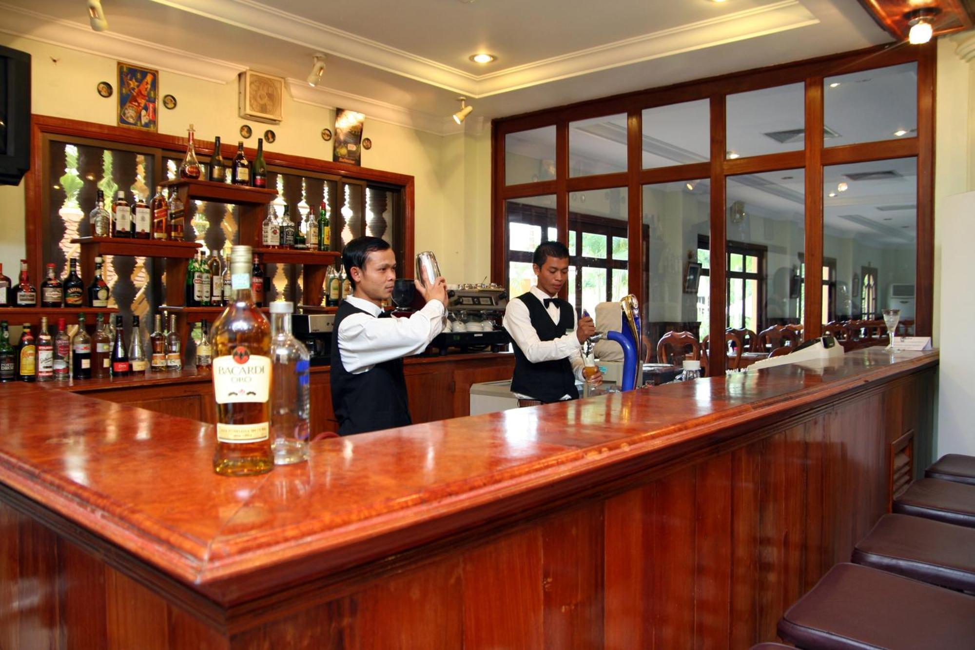 Angkor Hotel Siem Reap Exterior photo